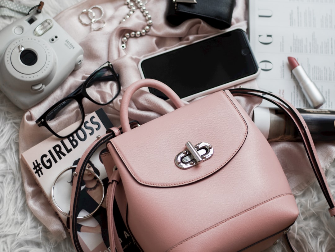 Handbag vs. Tote: Which One Should You Choose?