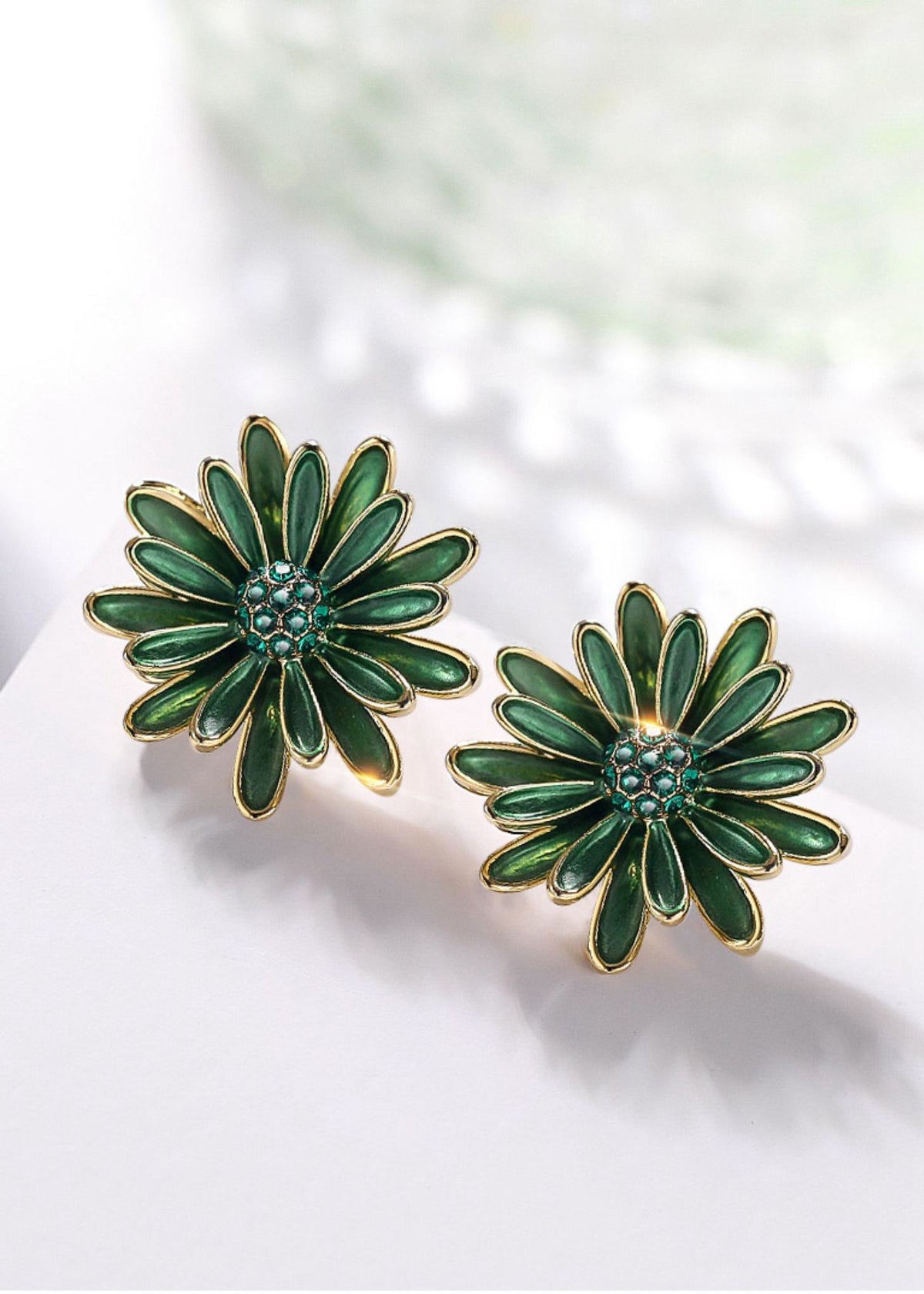 Women's Green Daisy Floral Stud Earrings