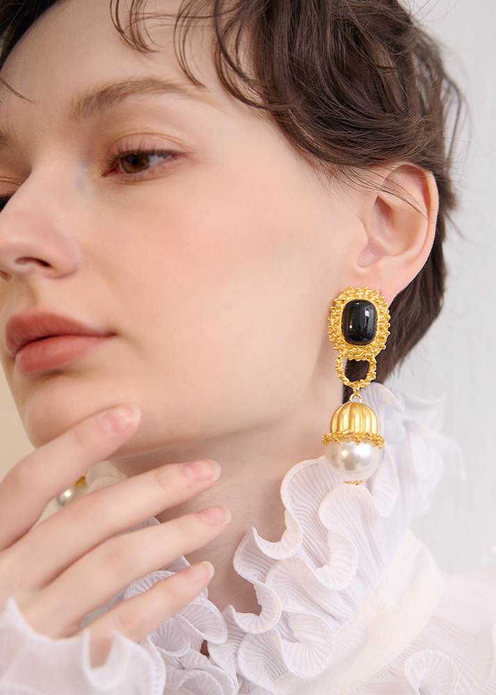 chic earrings