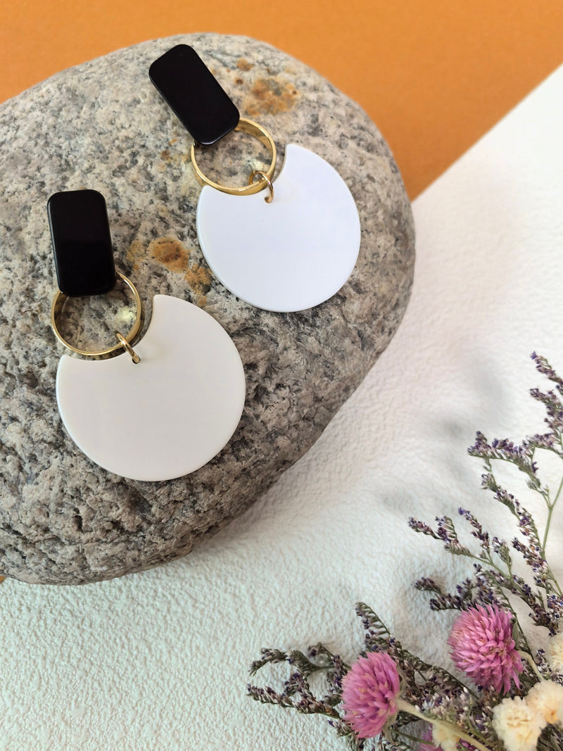 Trendy Two Tone Black White Acrylic Disc Drop Dangle Statement Earrings